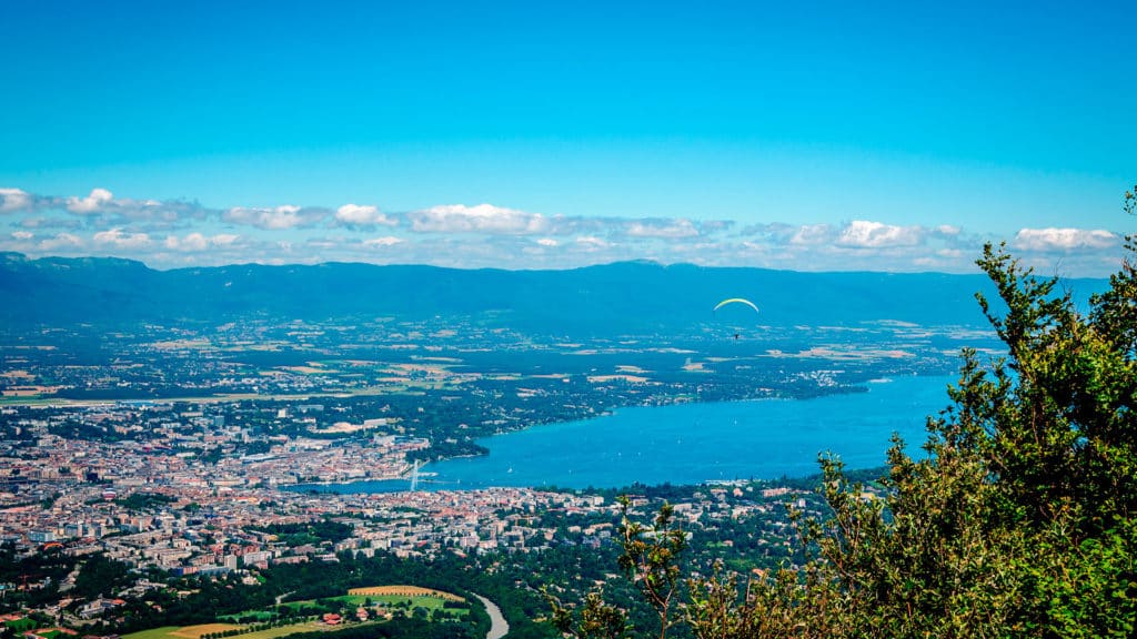 Découvrez l'un des Monts de Genève, avec le téléphérique au pied du Mont Salève.